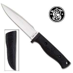    Smith and Wesson Hunting Knife Spear Point Small