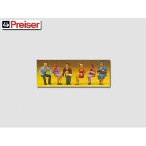  SEATED PERSONS   PREISER HO SCALE MODEL TRAIN FIGURES 