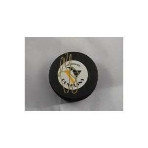  Signed Ron Francis Puck   Autographed NHL Pucks: Sports 