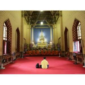  Man and Monks Praying, Wat Benchamabophit (Marble Temple 
