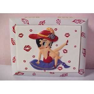  Betty Boop music box plays The look of love: Home 