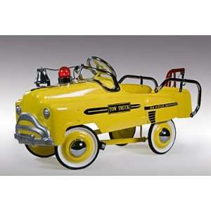  American Retro   Deluxe Tow Truck   Yellow: Toys & Games