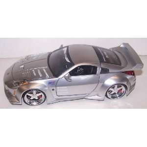 Jada Toys 1/24 Scale Diecast Dub City 2003 Nissan 350z in Color Silver