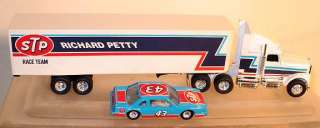 PETTY RACE TEAM HAULER MINT CONDITION 1/64 RARE ERTL PROMO LOOK PKD1 