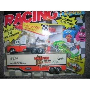   1992 #7  Racing Champions Nascar Die Cast Cab  Hooters : Toys & Games