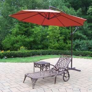   Lounge with Side Table and Cantilever Umbrella: Patio, Lawn & Garden