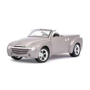  2000 Chevy SSR Convertible Concept Truck 1/18 Silver: Toys 