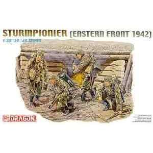  6146 1/35 SS Sturmpioner Eastern Front 1942 Toys & Games