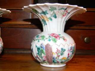   RARELY FINE CHINESE EARLY 18TH C PORCELAIN ANTIQUE SPITTING POT  