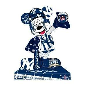  New York Yankees / Disneys Mickey Mouse Statue Pin 
