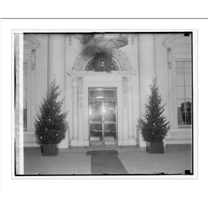  Historic Print (L): White House entrance Christmas tree 
