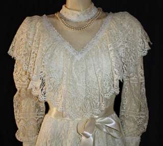 VINTAGE EYELASH LACE WEDDING DRESS WITH HUGE COLLAR  