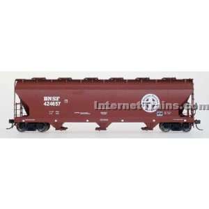  Scale Ready to Run 4650 Cubic Foot 3 Bay Hopper   BNSF Toys & Games