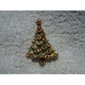  Christmas Tree Pin Gold tone 