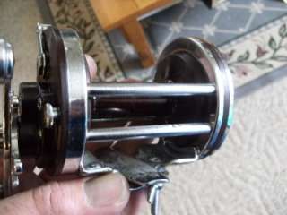 PENN SQUIDDER 140 REEL WORKS GREAT HAS SOME PITTING LOOK AT ALL THE 