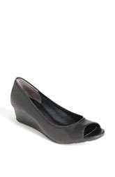 Low (1 2)   Womens Comfort Shoes  